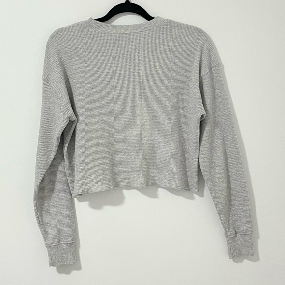 Aritzia TNA Waffle Knit Long Sleeve Cropped Top Gray Size XS - Picture 2 of 7